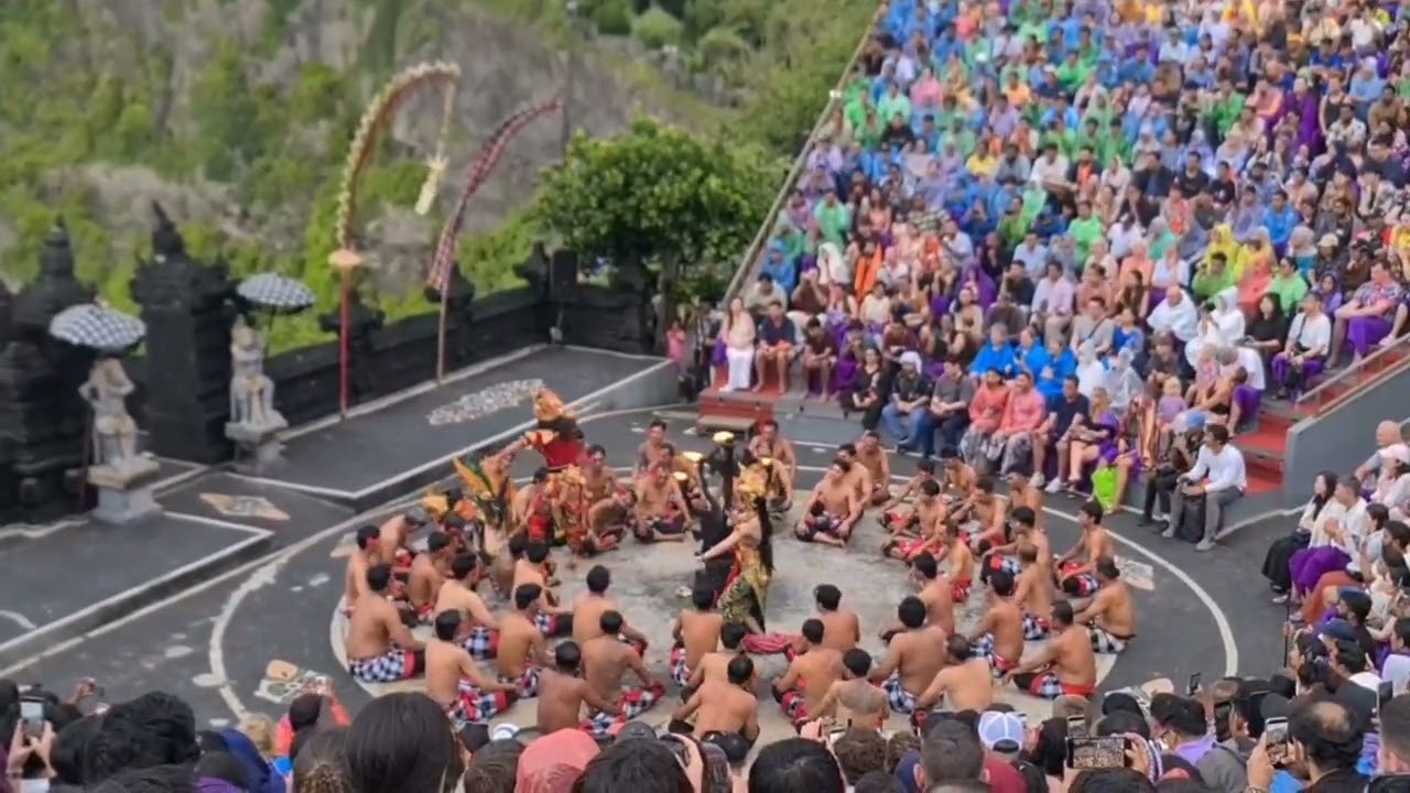 TARI KECAK PURA ULUWATU. 12.02.26