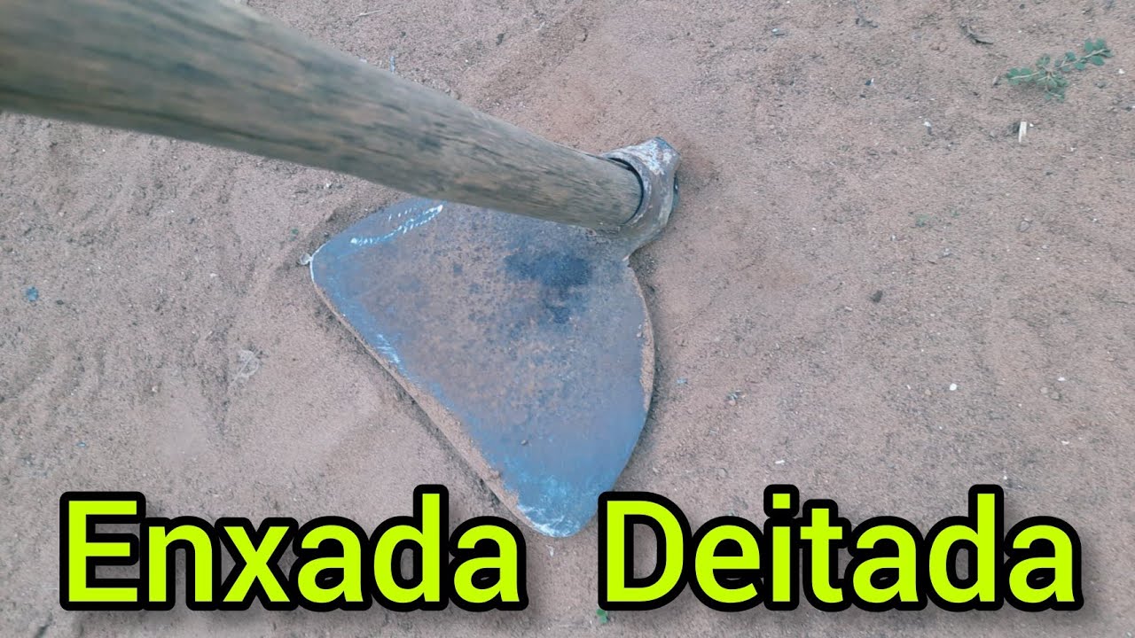Ensinando a Encabar uma Enxada de Forma Deitada