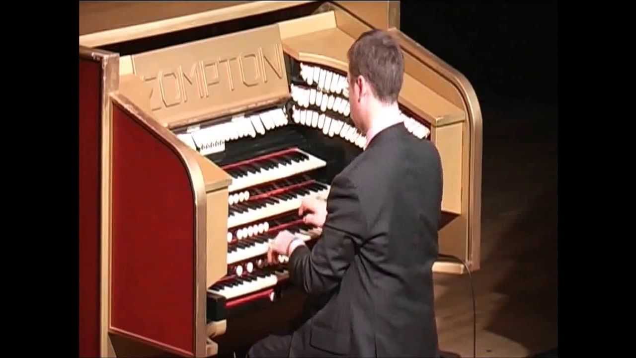 Richard Hills – Ivor Novello Medley on 1938 Compton Organ | Wolverhampton Civic Hall (Now Lost)