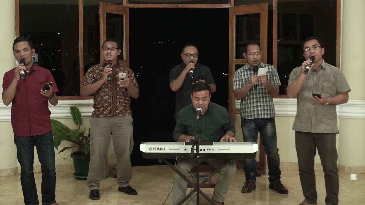 Oh Carol, Neil Sedaka II Cover Para Romo Puspas Keuskupan Ruteng