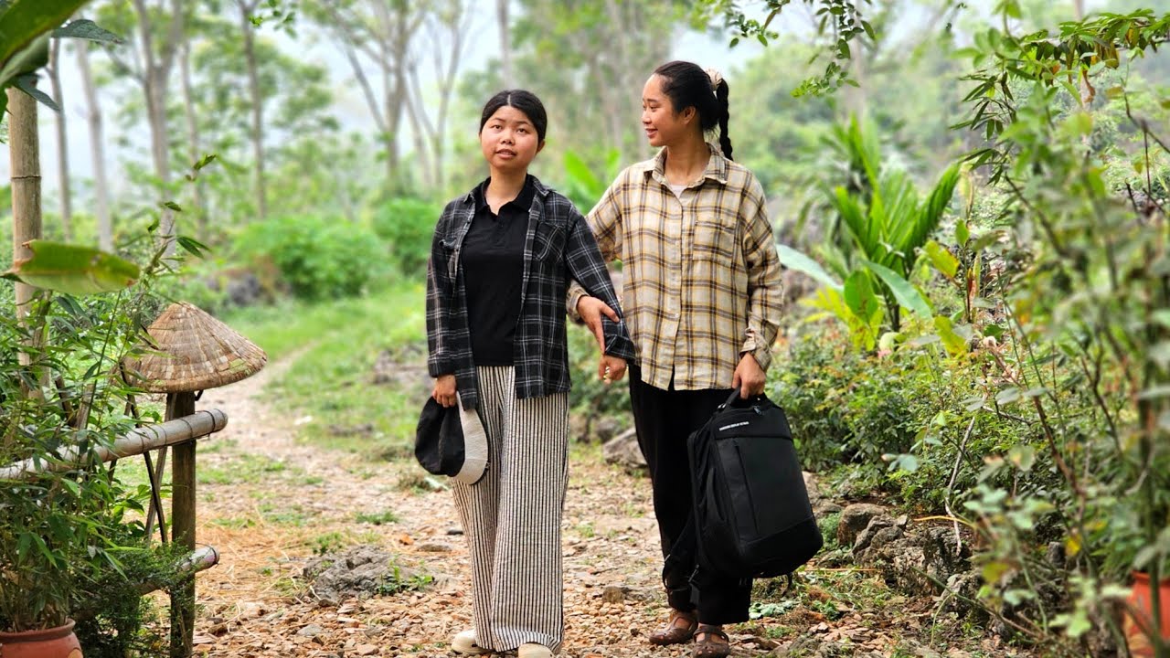 The Poor Girl and the CEO (Part 6): Lien's joy when Thuy returns to the farm to visit her.
