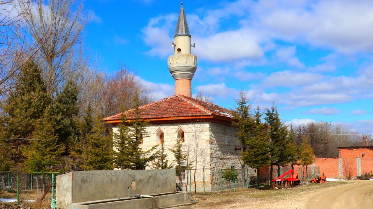 Devrekani &Ccedil;ayırcık Mahallesi İsmail Bey Camii II Camii ve T&uuml;rbeler
