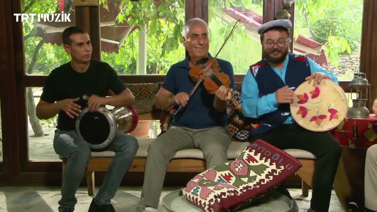 Emre Dayıoğlu & Mehmet Topçuoğlu &Muğlalı Sanatçılar&Halep'in Yolları&Tepenin Başında Esmesin Yeller