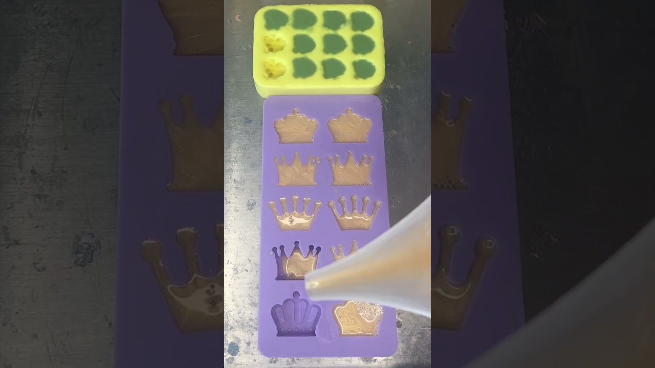 Making Som Princess and the Frog inspired Soap #princessandthefrog #soapmaker #soap #disneyinspired
