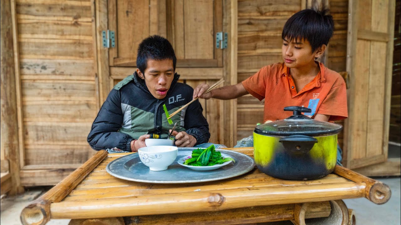 Two Orphan Brothers. Grow vegetables and cook rice for his disabled brother