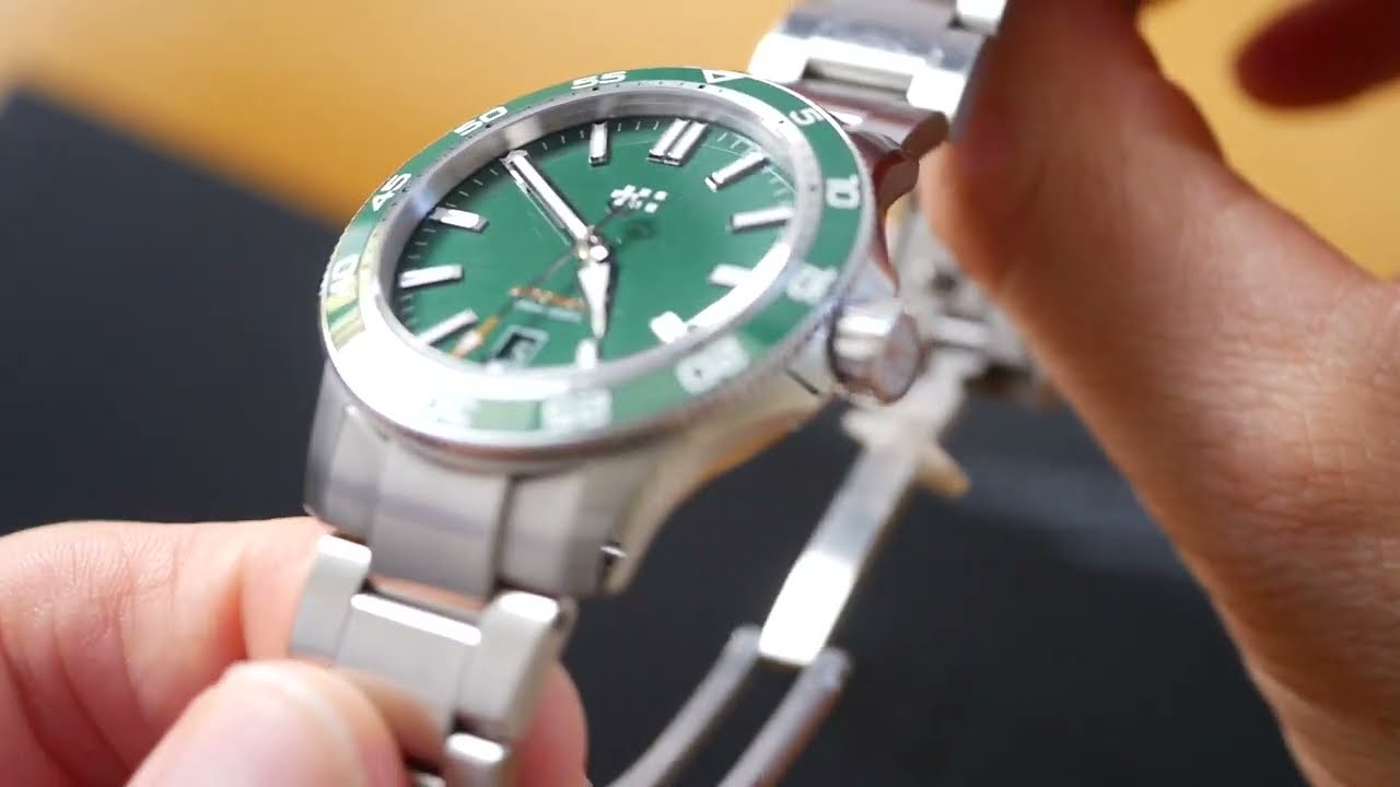 Christopher Ward C60 Trident Pro 300 - Green
