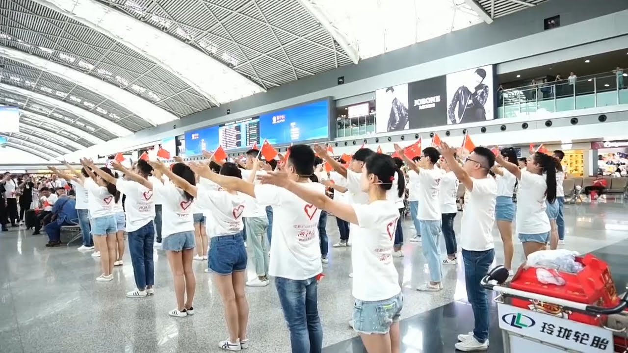 四川成都：红歌大联唱「快闪」︱Chengdu city, Sichuan province, China