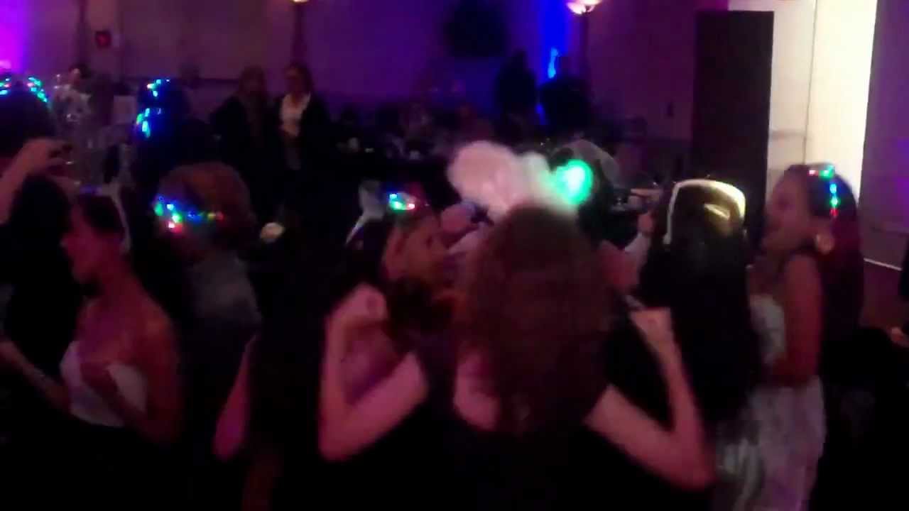 bat mitzvah dj and teens dancing with lights to sexy and I know it