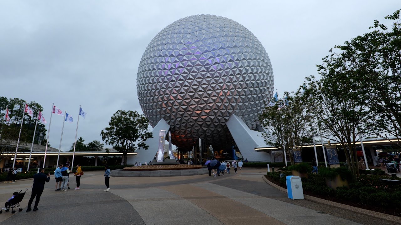 A Cold & Rainy Day at EPCOT - November 2022 | Walt Disney World Orlando Florida Christmas 2022