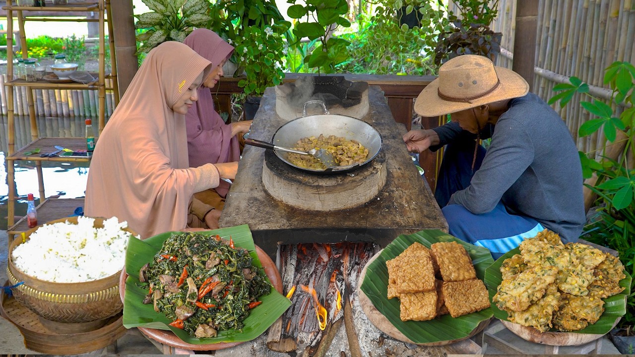 Memetik Daun Pepaya | Masak Tumis Daun Pepaya ati ampela, Tempe Garit, Bakwan Jagung dan Sambal