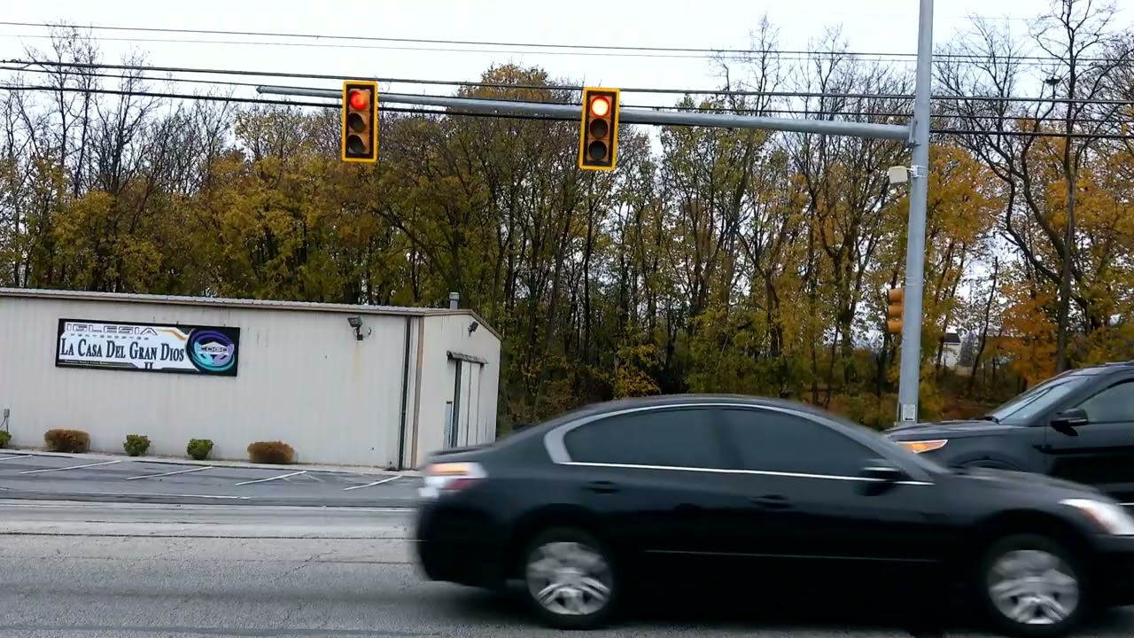 Traffic Lights in Chambersburg, PA (US 30/Lincoln Hwy & West Side Plaza Driveway)