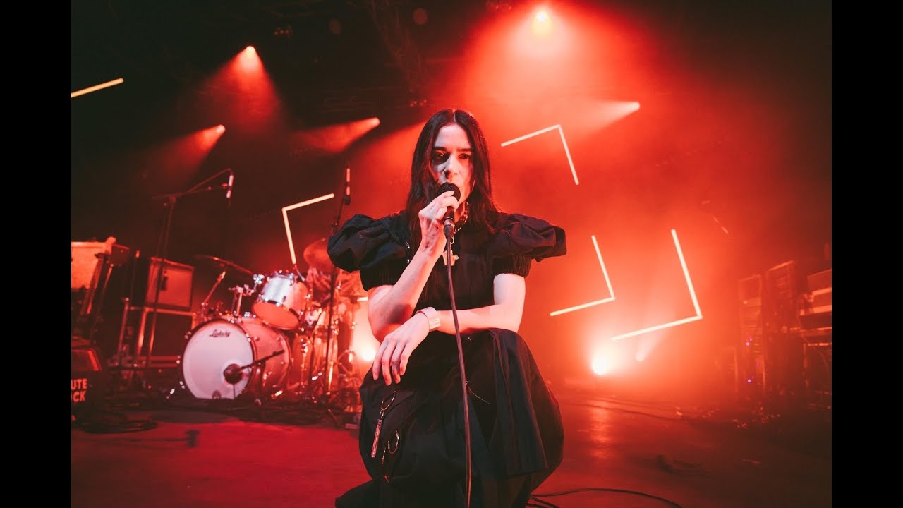 Sinead O'Brien - Holy Country (Live from La Route Du Rock Festival)