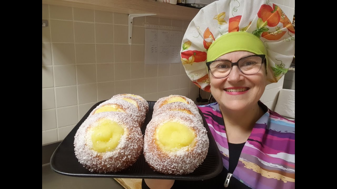 Bollos con Crema Pastelera y Coco