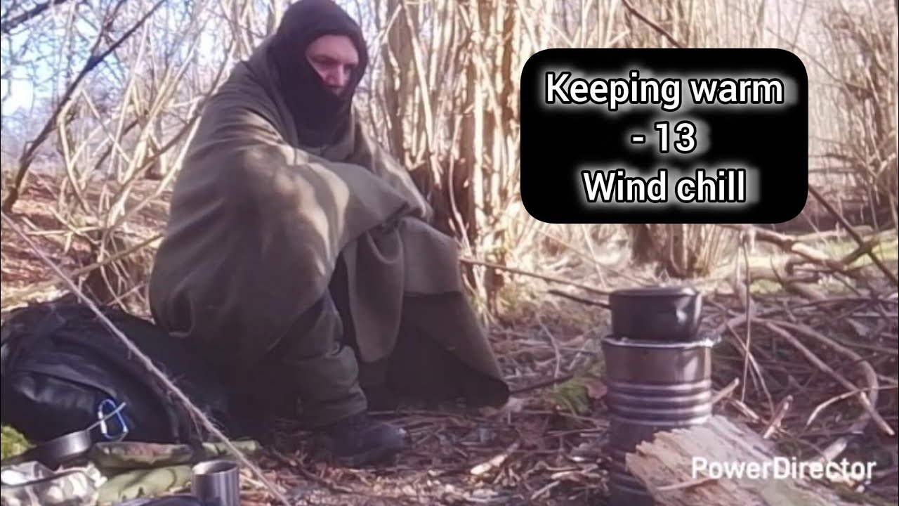 Keeping warm Wind chill -13 Christmas day. #survival #bushcraft #hobo #nomad 