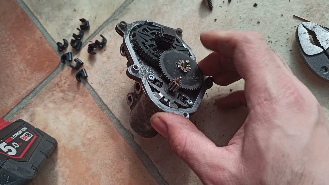 How to fix plastic gear in intake manifold actuator/Fix fault code P2005/6 P2015 manifold position