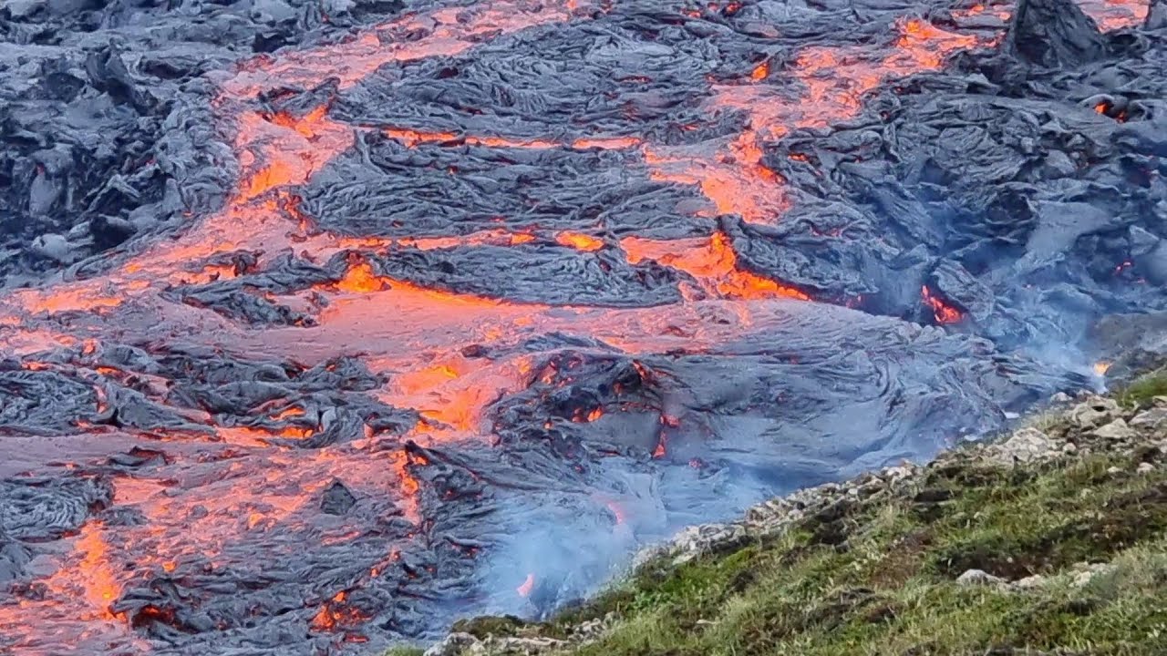 SPECTACULAR AND UNIQUE LAVA FROM MANTLE stuns earthly spectators, South Meradalur, Iceland, 28.08.21
