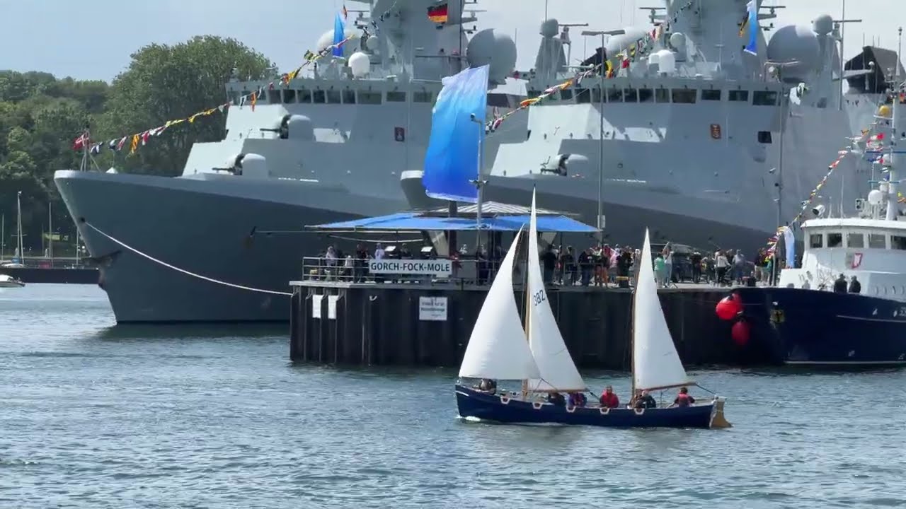 Marinekutter verlassen Marinest&uuml;tzpunkt Kiel am 23.6.2024 beim Kieler Woche Open Ship 2024