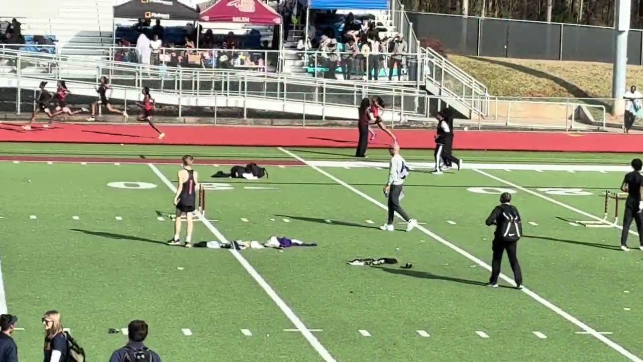 Sydney Costen runs 58.18 in the 400m🔥at the Hillgrove Invitational 