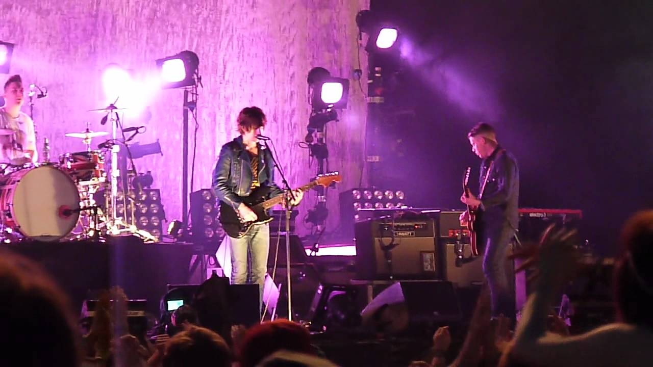 Arctic Monkeys - Mardy Bum (Oxegen Festival 2011)