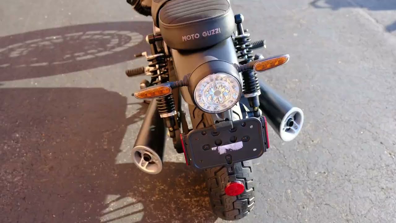 2024 Moto Guzzi V9 Bobber Black walkaround