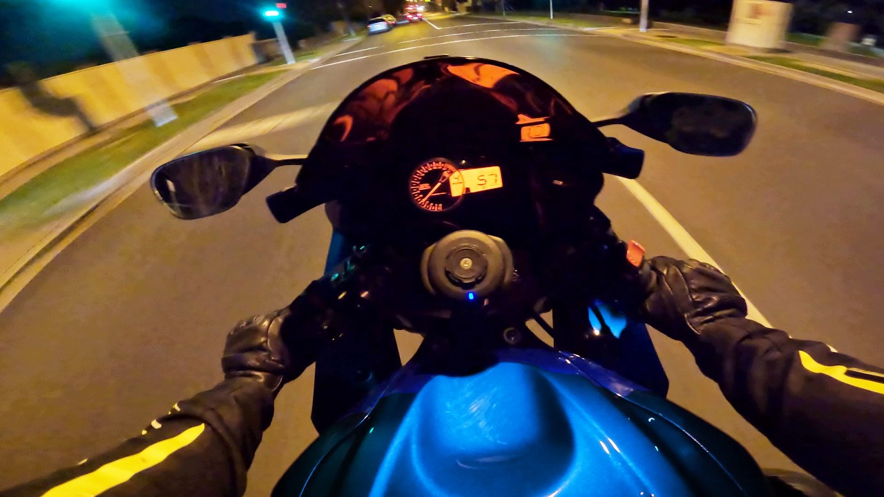 Riding a supersport for the first time - Crotch rocket reaction