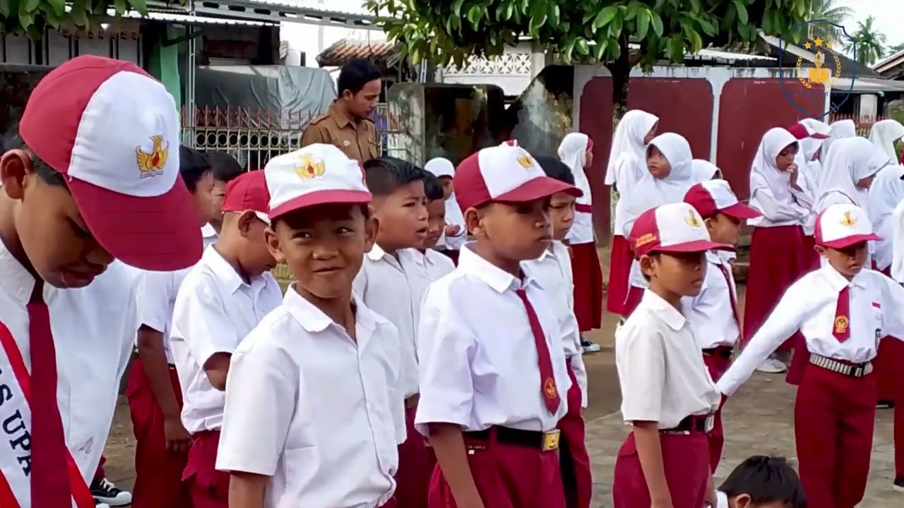 Apel Bendera dg pembina Rini Purwanti, S.Pd