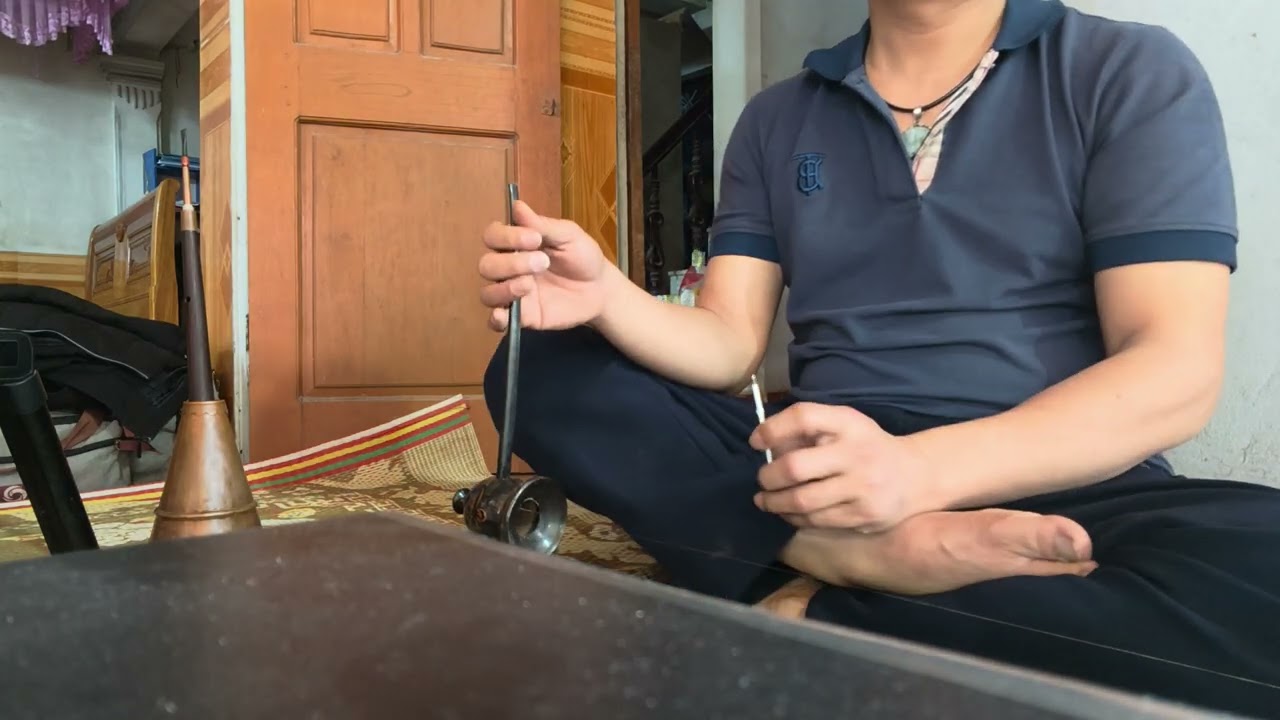 Kĩ thuật chơi đàn bầu trong đám hiếu