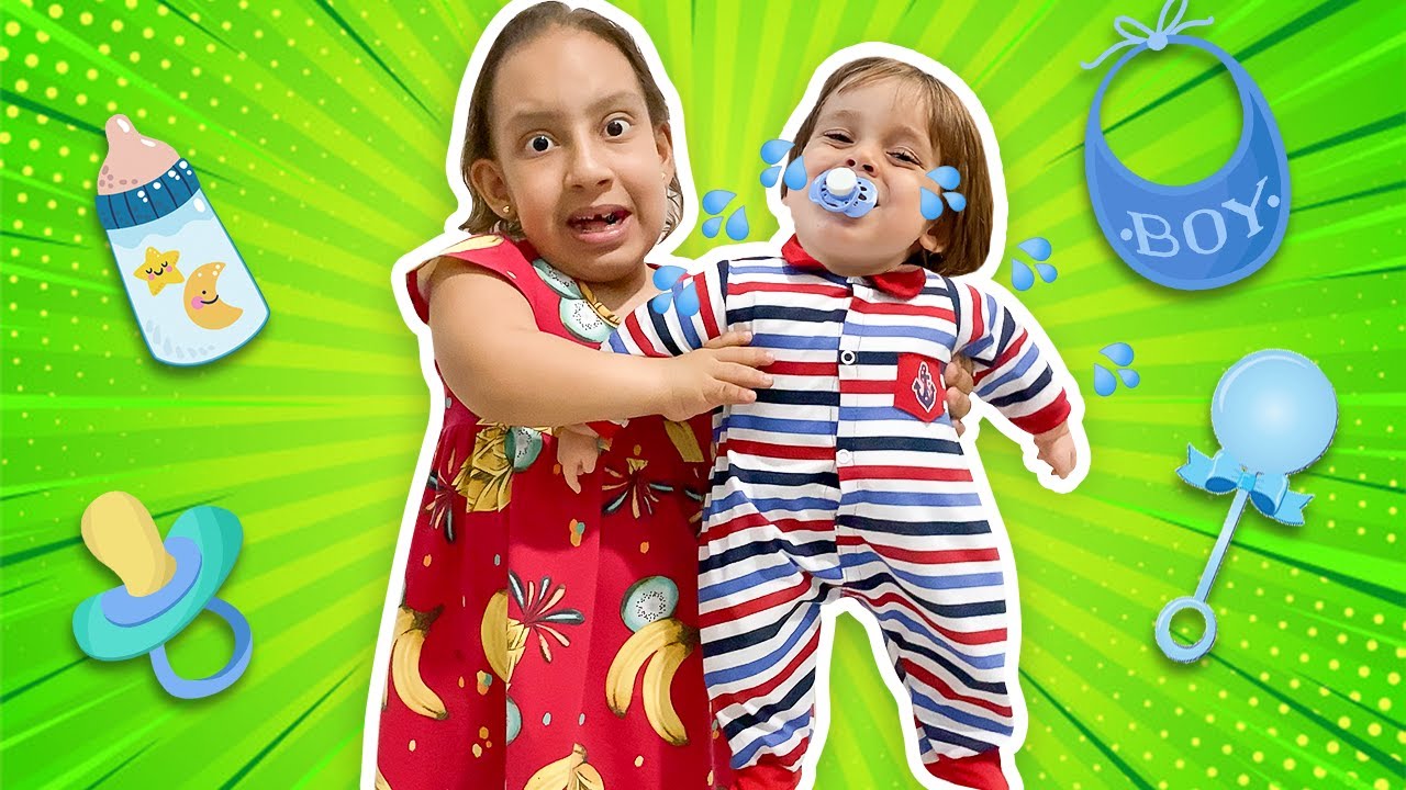 MC Divertida found a doll and pretends to be a parent (MC Divertida finge brincar de mamãe)