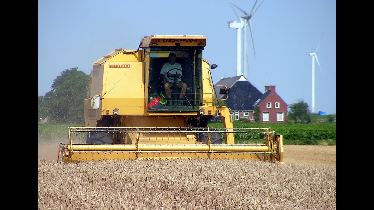 Combinen nabij de Eemshaven - Oudeschip met de Clayson 8080 New Holland, film Jan Rijpma © Dronten