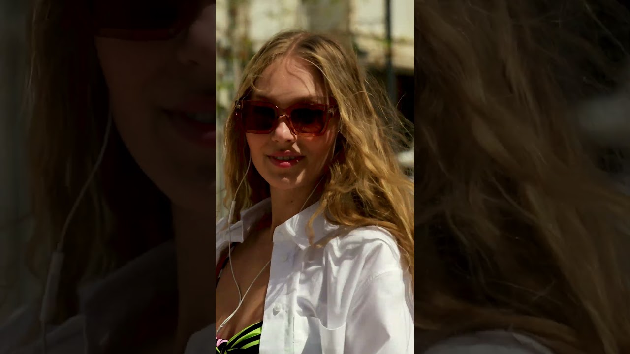 Squared sunglasses inspired by the latest trends.