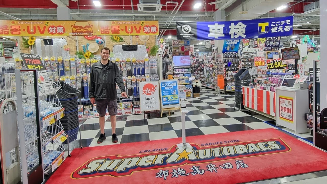 Inside Super Autobacs  (Japans Halfords)