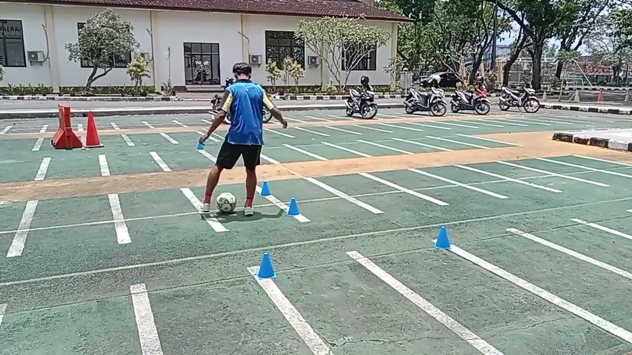 Tugas 4 Mata kuliah pembelajaran futsal materi dribbling