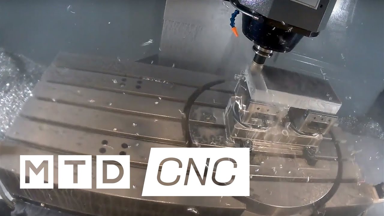 Hurco VMX42SRTi cutting fast 5 axis component