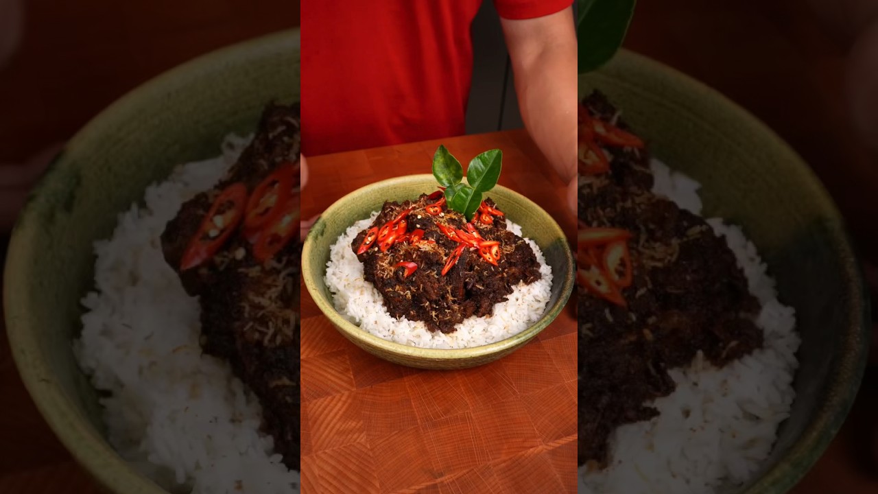 🇮🇩 BEEF RENDANG THE NO.1 DISH IN THE WORLD?! #rendang #indonesianfood #shorts