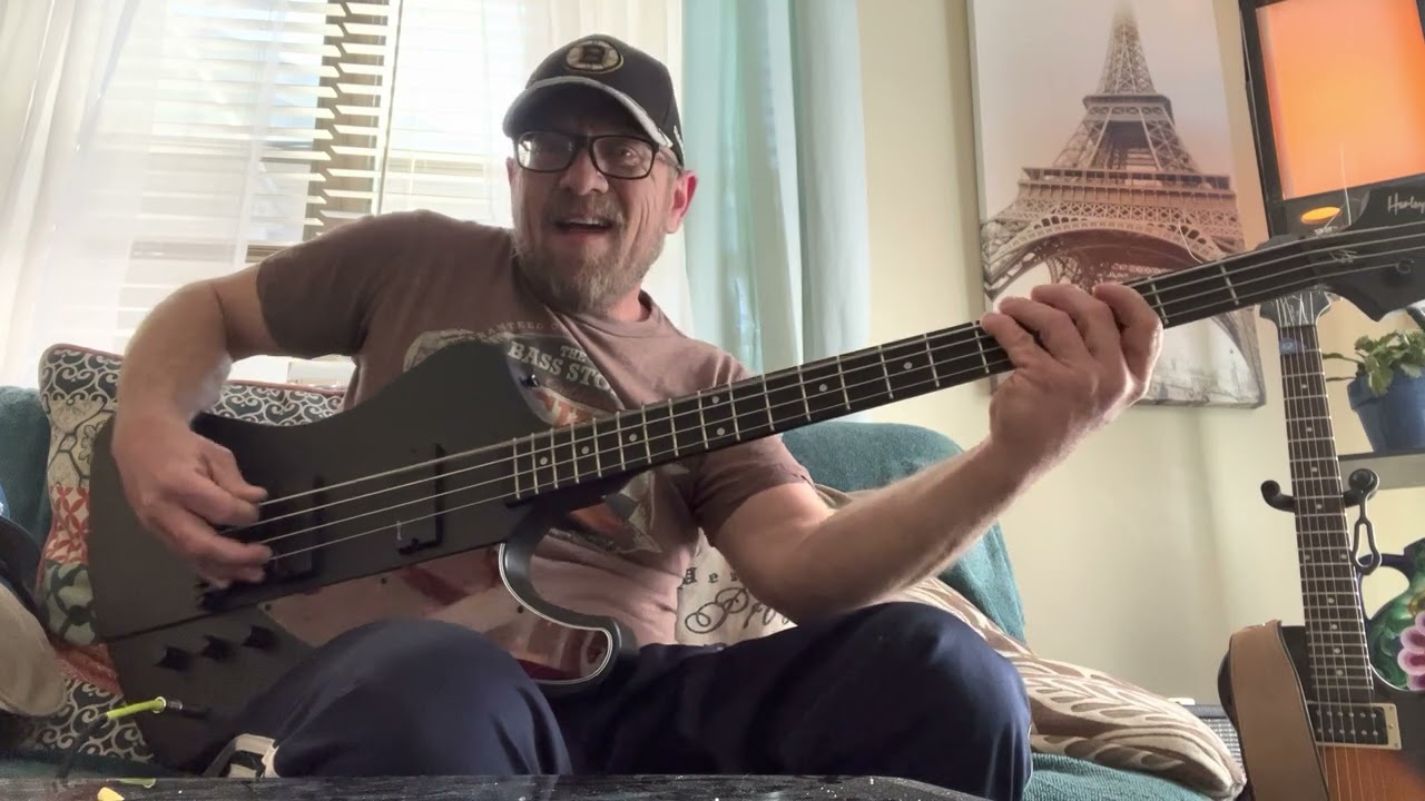 Motley Crue/Dr.Feelgood bass lesson, with Harley Benton TB 70 bass. Step by step