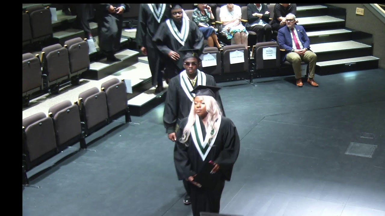 Cérémonie de remise des diplômes – Nipissing, programmes affaires et services communautaires Sudbury