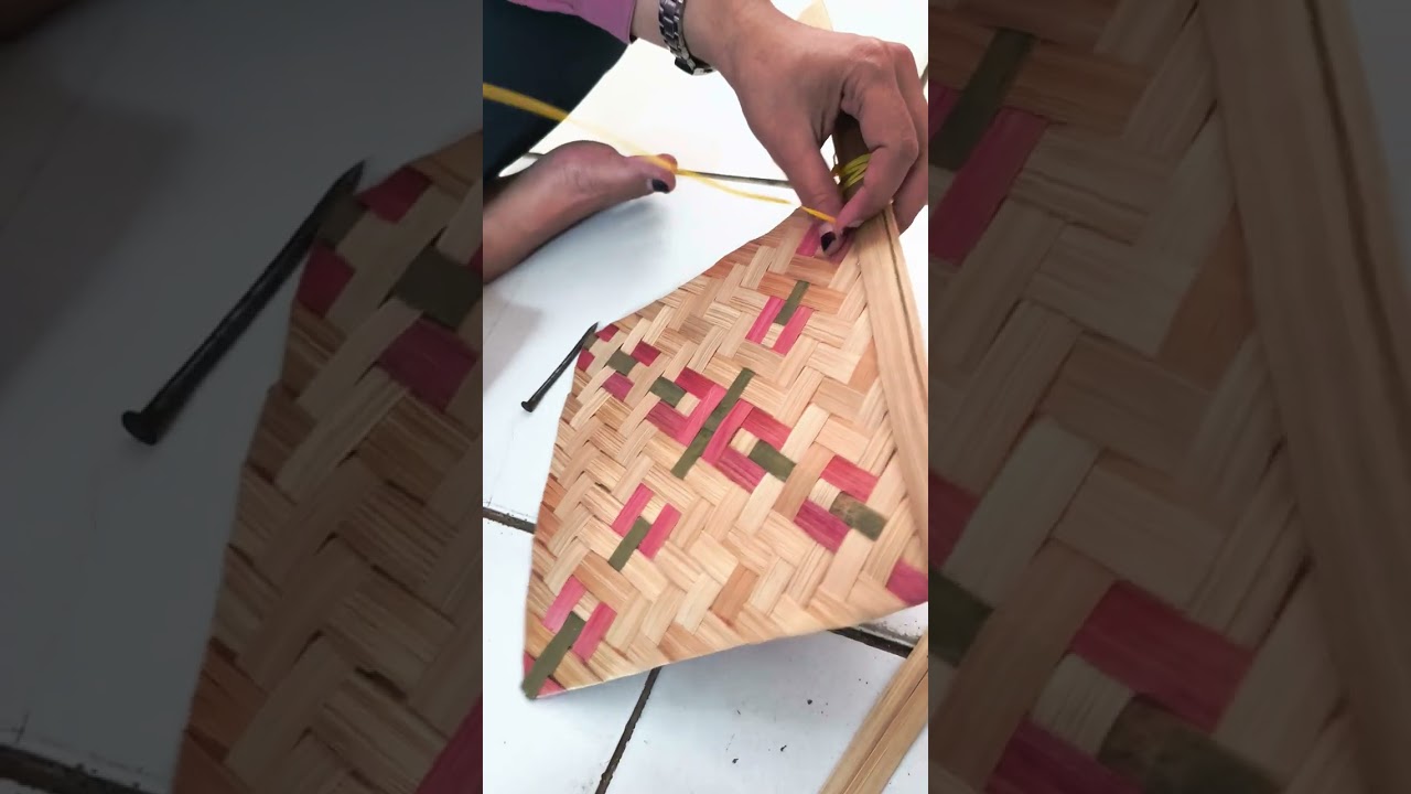 Tutorial cara mengikat tali ke kipas bambu, oleh Ibu Dedeh Kurniasih, S. Pd