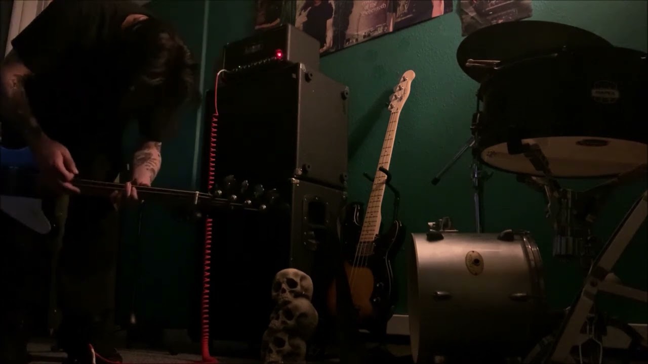 STONER DOOM Jam on Electric Bass - Epiphone Thunderbird Vintage Pro and Laney Digbeth 500