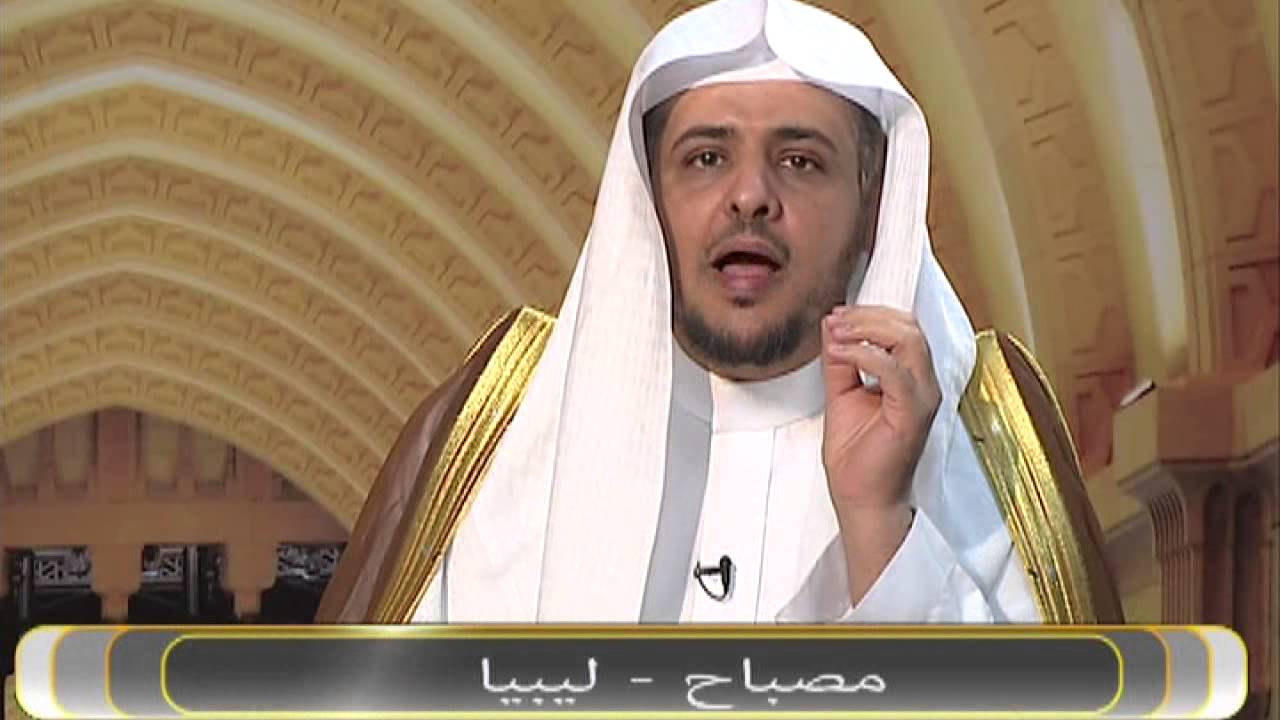 حلف اليمين على صديقه بأن يأخذ المال وحلف صديقه بالطلاق بأن لا يأخذه فما الحكم ؟ الشيخ أد.خالد المصلح