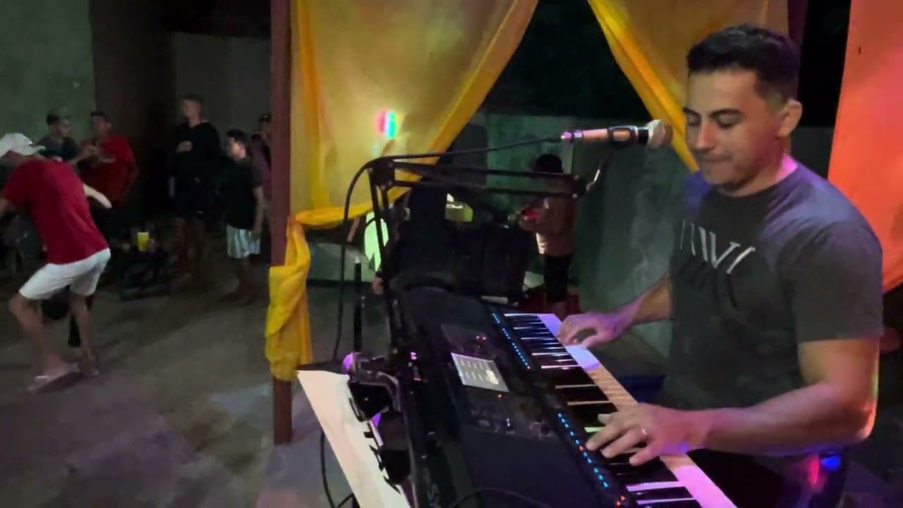Gildenes Araújo serestão top ao vivo no BORDEllo da Natasha em cavalo bravo no interior do Ceará