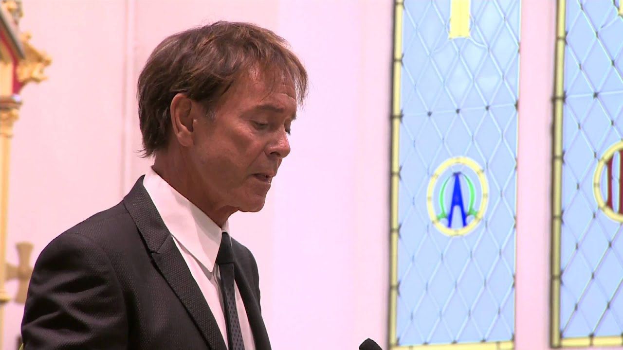 Cliff Richard pays tribute to Cilla Black