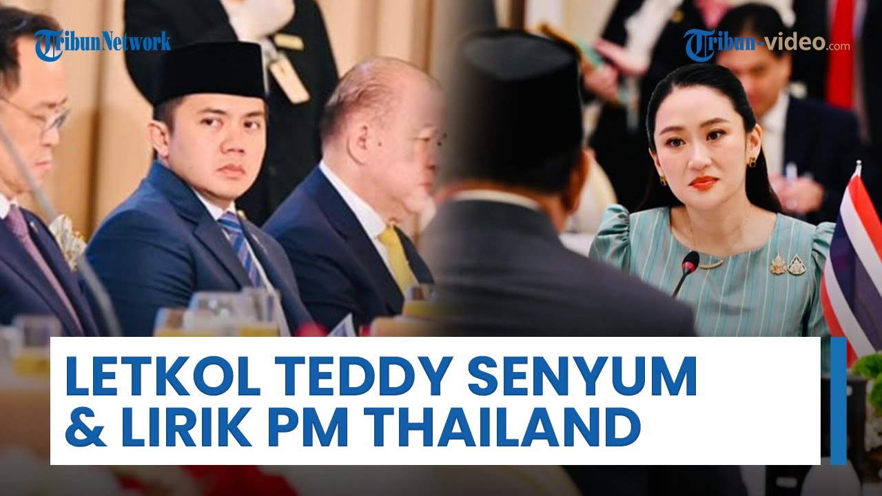 Momen Seskab Letkol Teddy Terlihat Senyum & Lirik PM Thailand saat Prabowo Serahkan Cenderamata
