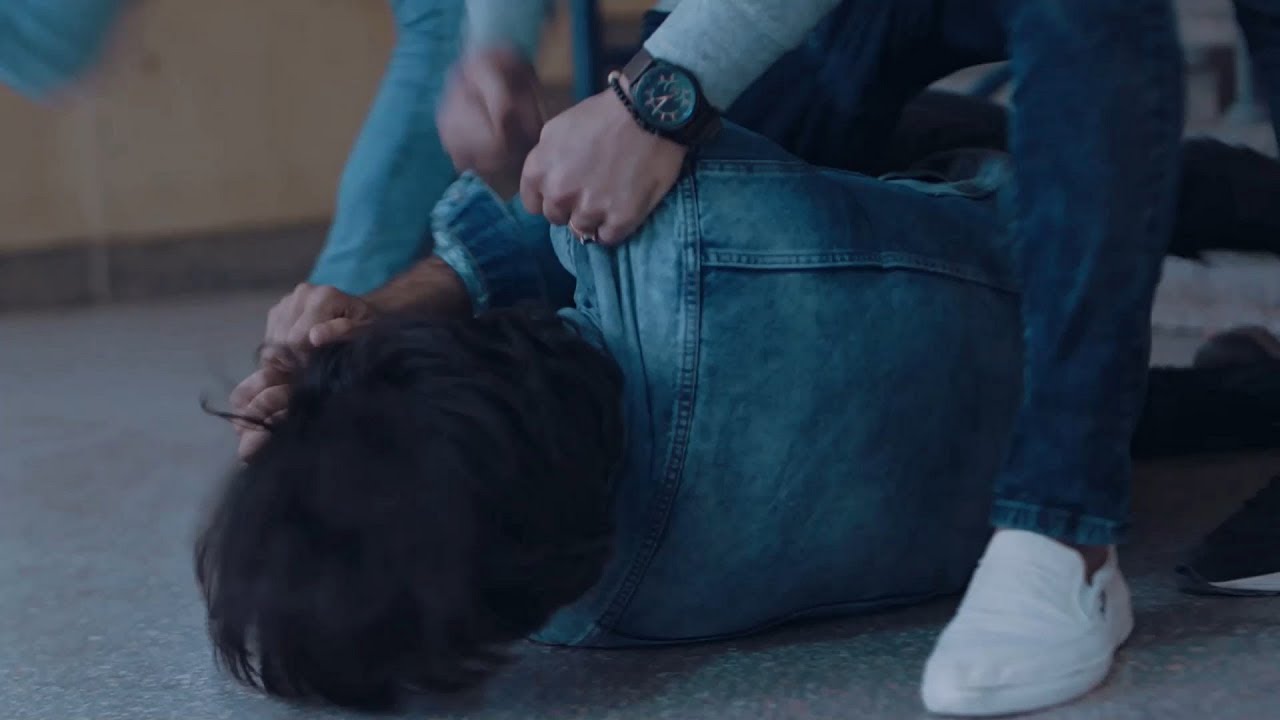 خناقات الولاد في الجامعات بسبب البنات ... ياترى ايه اللي حصل لزياد!!