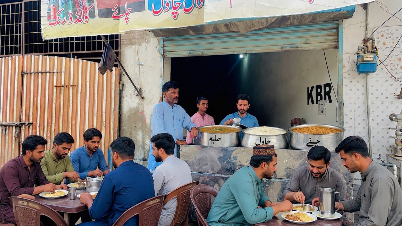 CLEAN FRESH & DELICIOUS🤤 CHANY CHAWAL DESI BREAKFAST | BEST PAKISTANI ROADSIDE STREET FOOD BREAKFAST