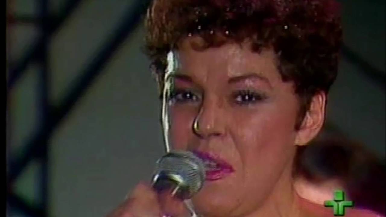 Miúcha canta 