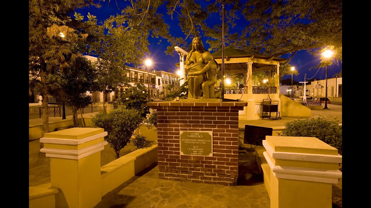 A walk around the Plaza Alameda in Álamos, Sonora, Mexico