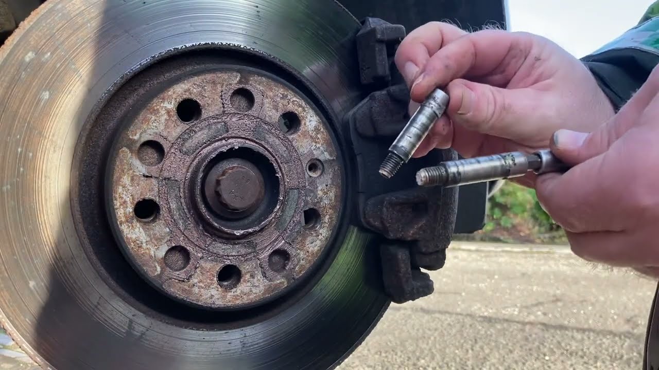 Audi A3 8P front brake pads and discs replacement