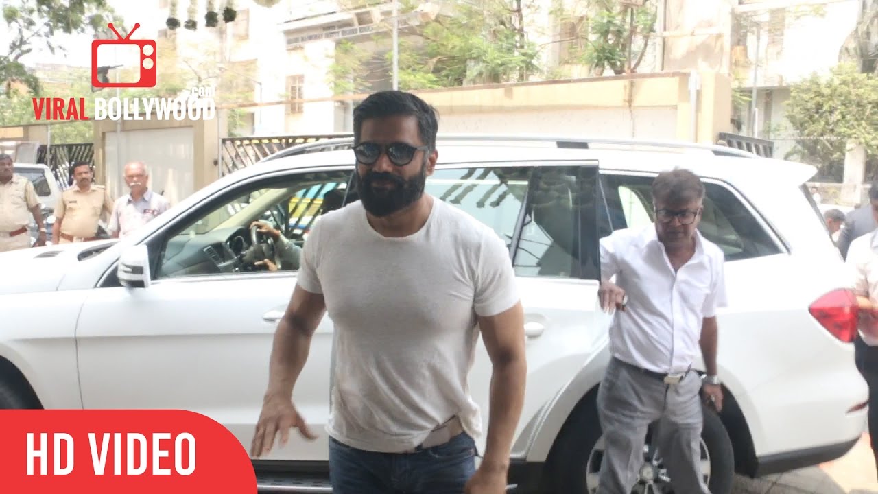 Sunil Shetty pays Homage To late Krishnaraj Rai