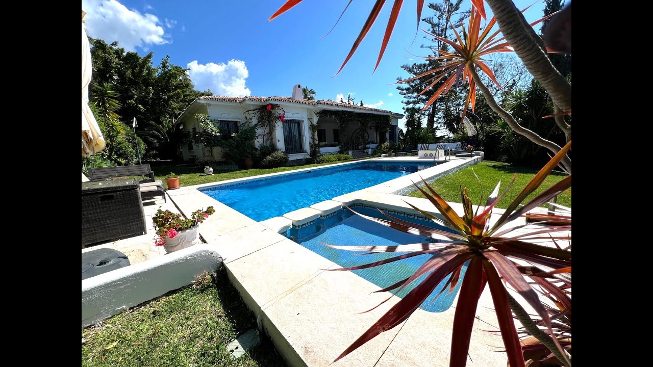 4 bedroom, 3,5 bath villa, overlooking El Paraiso Golf, Benahavis / Estepona, Costa del Sol, Spain