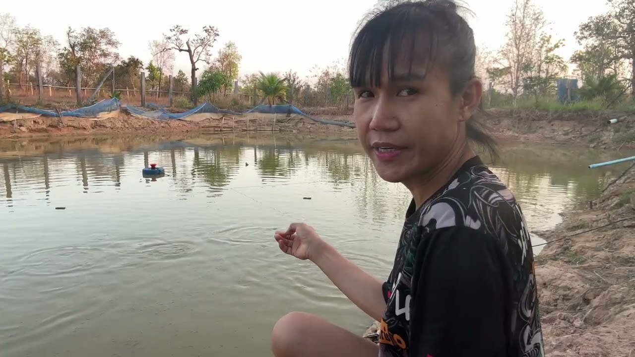 มาดูปลา ยามแลง ให้อาหารปลา